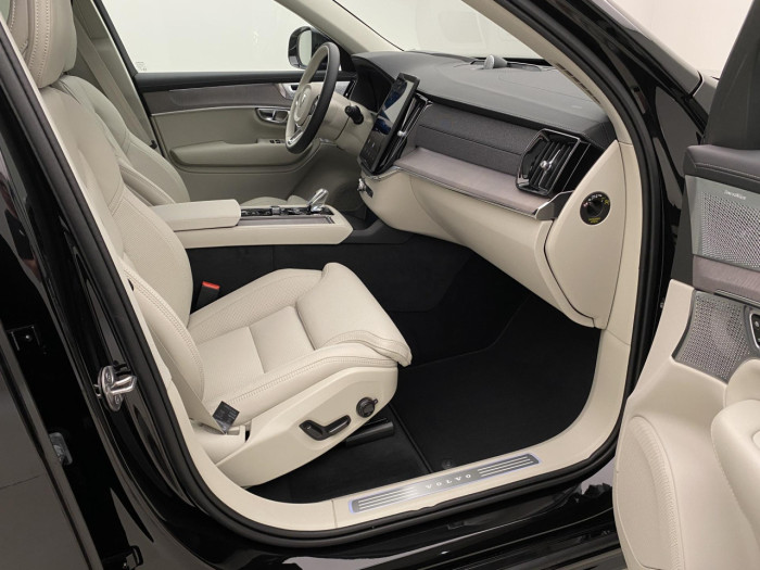 Volvo XC90 T8 AWD Plug-in BRIGHT PLUS 7m na operativní leasing