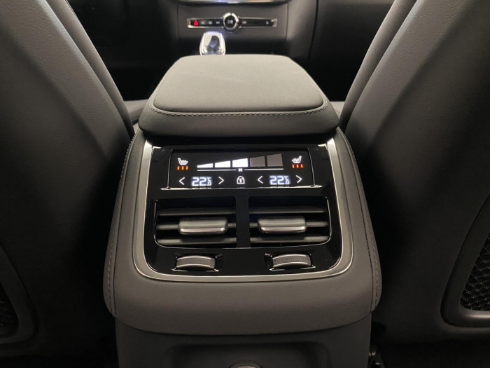 Volvo XC90 T8 AWD Plug-in BRIGHT PLUS 7m na operativní leasing