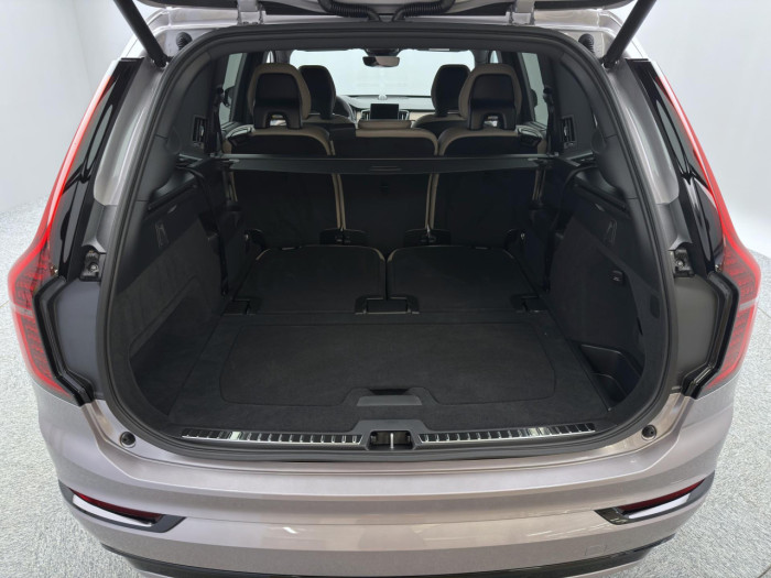 Volvo XC90 T8 AWD Plug-in DARK PLUS 7m na operativní leasing