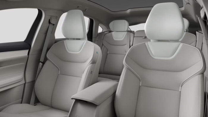 Volvo ES90 PLUS, Single Motor Extended Range, 245 kW / 333 HP na operativní leasing