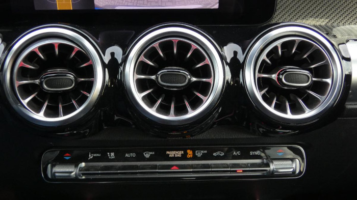 Mercedes-Benz GLB 35 4MATIC AMG na operativní leasing