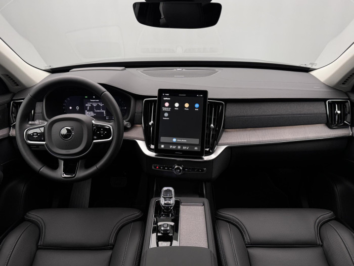 Volvo XC90 T8 AWD Plug-in BRIGHT PLUS 7m na operativní leasing