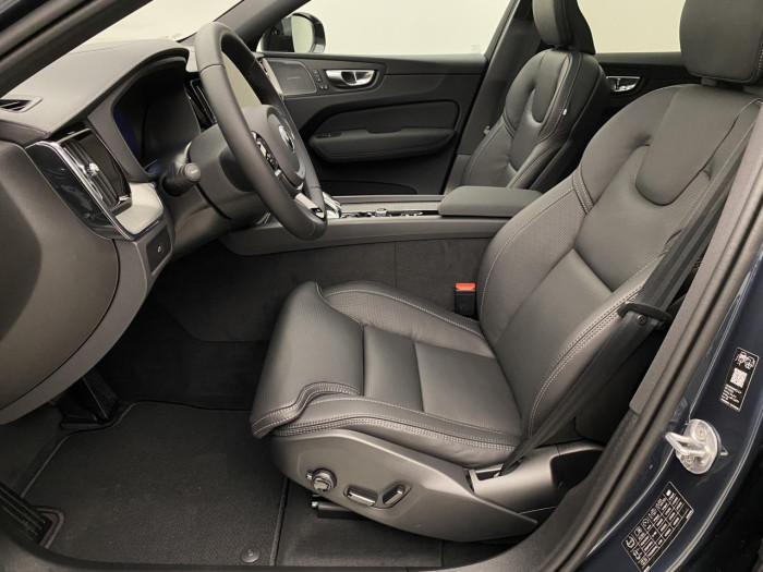 Volvo XC60 B5 AWD AUT ULTRA BLACK EDITION 2.0 Edition na operativní leasing