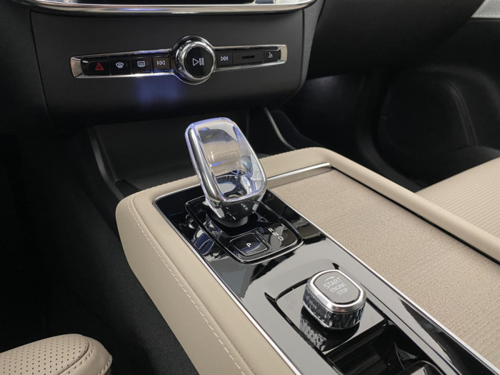 Volvo XC90 B5 AWD AUT BRIGHT PLUS na operativní leasing
