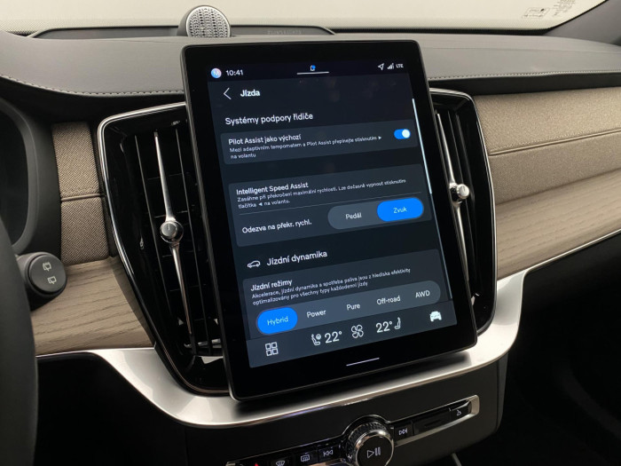 Volvo XC90 T8 AWD Plug-in DARK PLUS 7m na operativní leasing