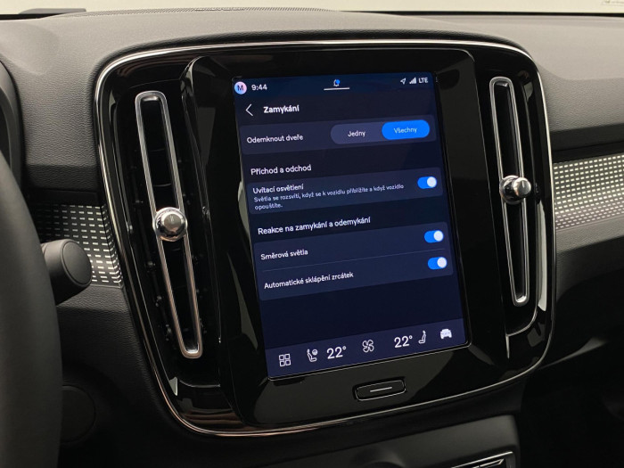 Volvo EC40 BLACK EDITION SINGLE EXT ULTRA Edition na operativní leasing