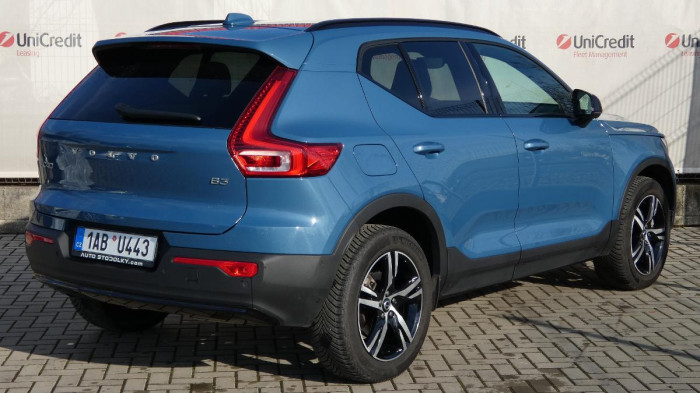 Volvo XC40 B3 Plus Dark DCT na operativní leasing