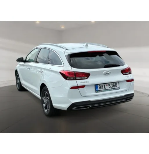 Hyundai i30 kom.1.5i Family Smart 5d na operativní leasing