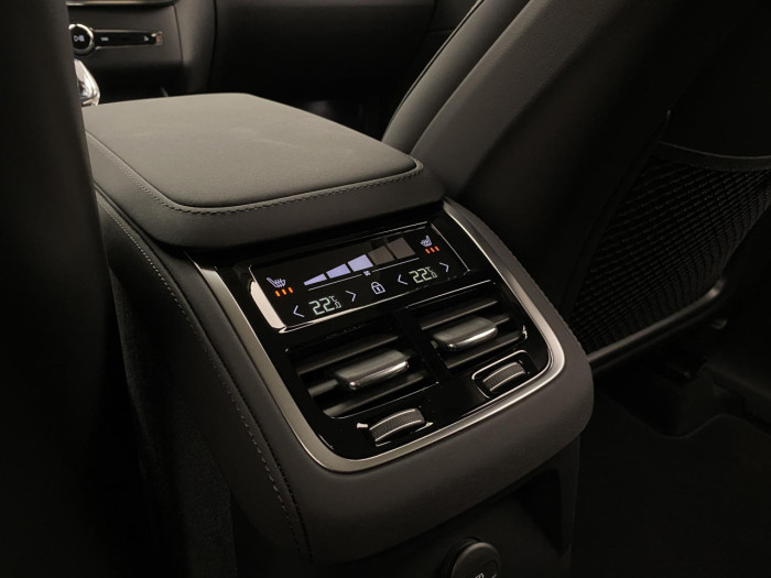 Volvo XC90 T8 AWD RECHARGE DARK PLUS 7m na operativní leasing