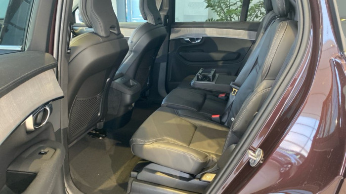 Volvo XC90 ULTRA BRIGHT, T8 AWD, 228+107 kW / 310+145 HP na operativní leasing