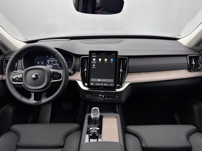 Volvo XC90 T8 AWD Plug-in ULTRA DARK 7m na operativní leasing
