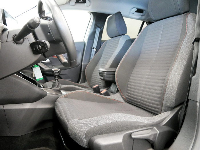 Peugeot 2008 1.2 PureTech 84 kW Active na operativní leasing