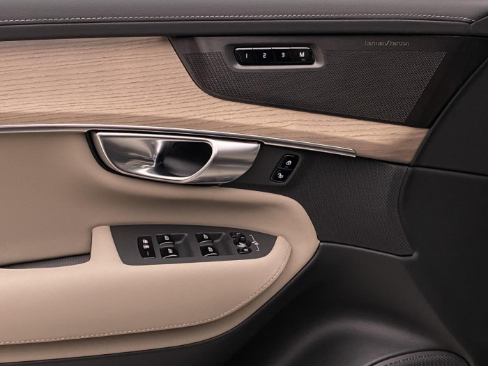 Volvo XC90 T8 AWD RECHARGE BRIGHT PLUS 7m na operativní leasing