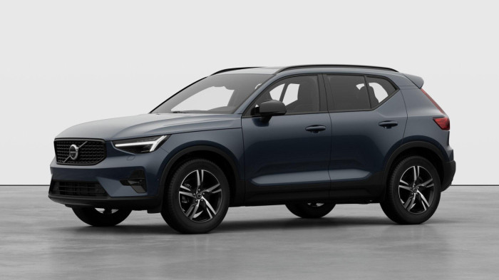 Volvo XC40 B3 AUT DARK PLUS na operativní leasing