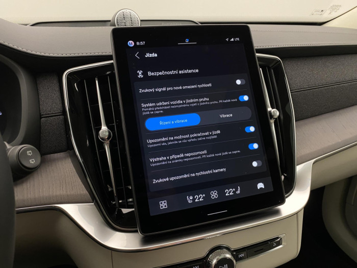 Volvo XC90 T8 AWD Plug-in DARK ULTRA na operativní leasing