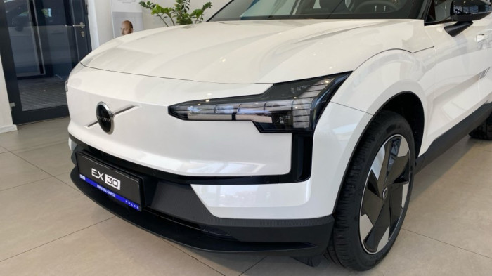Volvo EX30 PLUS, Single Motor Extended Range, 200 kW / 272 HP na operativní leasing