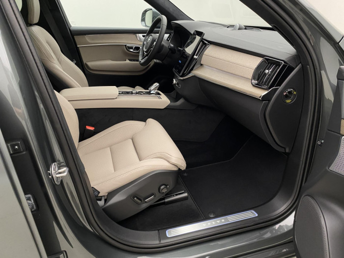 Volvo XC90 T8 AWD Plug-in BRIGHT ULTRA na operativní leasing