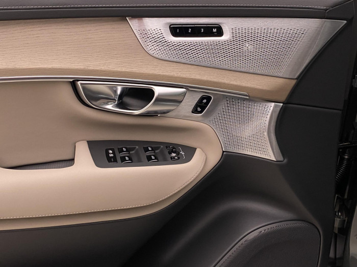 Volvo XC90 T8 AWD Plug-in BRIGHT ULTRA na operativní leasing