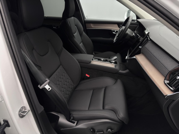 Volvo XC90 T8 AWD Plug-in BRIGHT PLUS 7m na operativní leasing