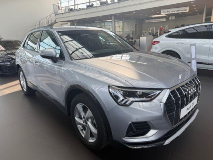 Audi Q3 Advanced 35 TFSI Stronic na operativní leasing