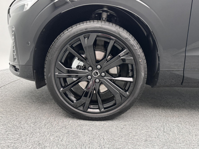 Volvo XC60 B5 AWD AUT PLUS BLACK EDITION na operativní leasing