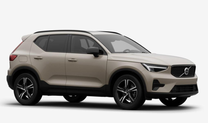 Volvo XC40 B3 AUT DARK PLUS na operativní leasing
