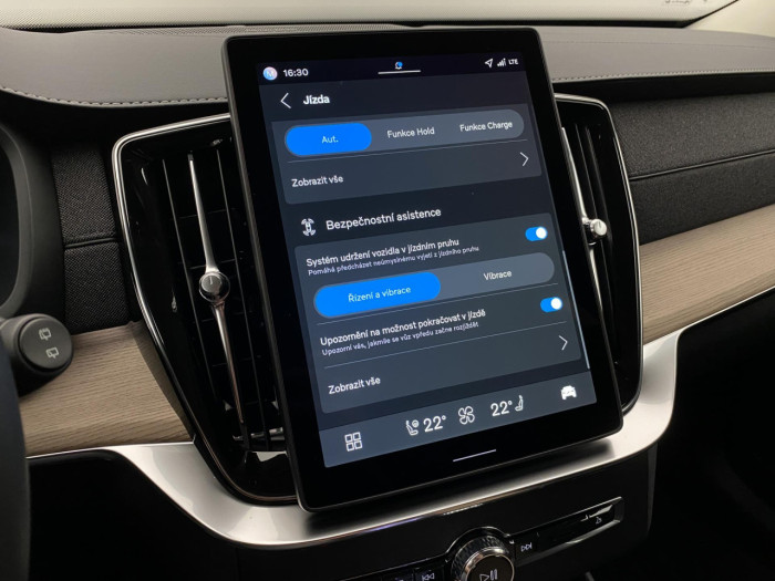 Volvo XC90 T8 AWD RECHARGE BRIGHT PLUS 7m na operativní leasing