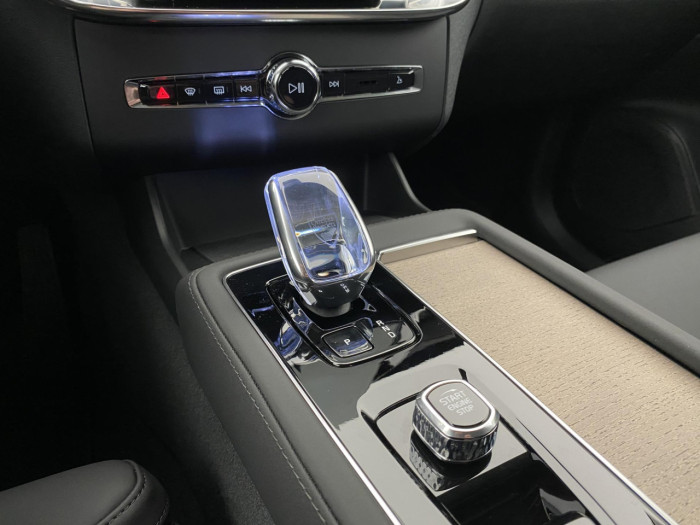 Volvo XC90 T8 AWD RECHARGE BRIGHT PLUS 7m na operativní leasing