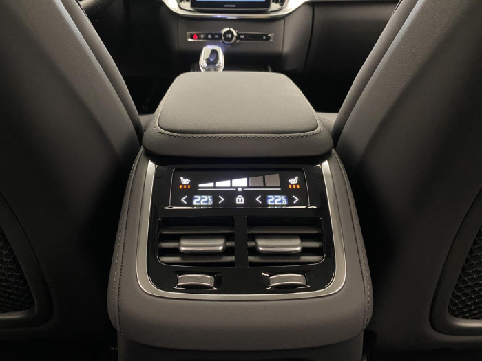 Volvo XC90 T8 AWD RECHARGE BRIGHT PLUS 7m na operativní leasing