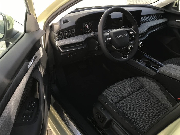 Škoda Superb Selection 7DSG 2,0TDI / 110kW na operativní leasing