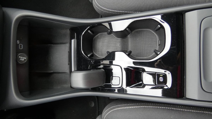 Volvo XC40 B3 PLUS DARK na operativní leasing