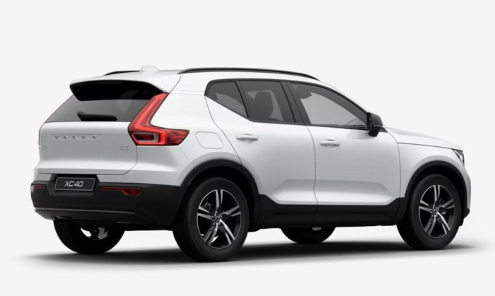 Volvo XC40 B3 AUT DARK PLUS na operativní leasing