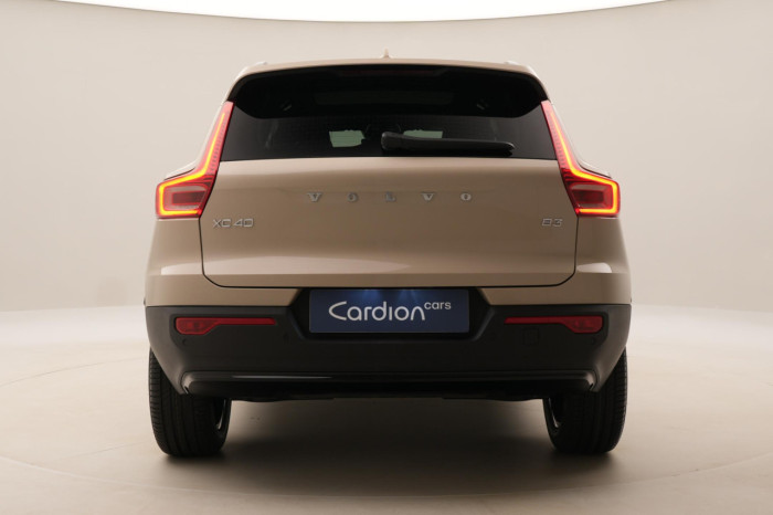 Volvo XC40 B3 AUT DARK PLUS na operativní leasing