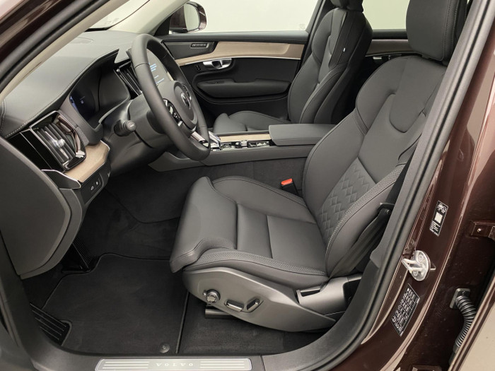 Volvo XC90 T8 AWD Plug-in BRIGHT PLUS 7m na operativní leasing