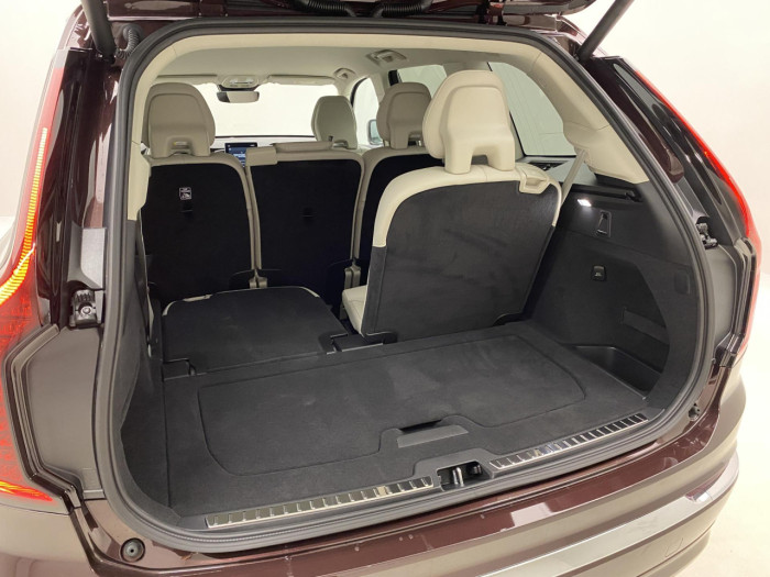 Volvo XC90 T8 AWD Plug-in BRIGHT PLUS 7m na operativní leasing