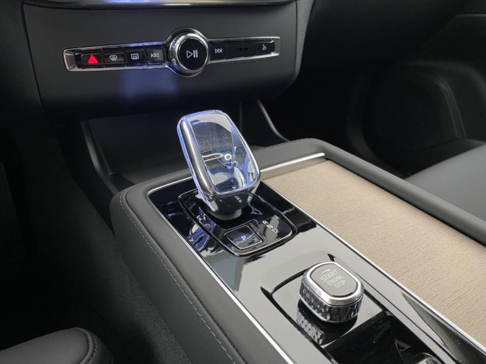 Volvo XC90 T8 AWD Plug-in BRIGHT PLUS 7m na operativní leasing
