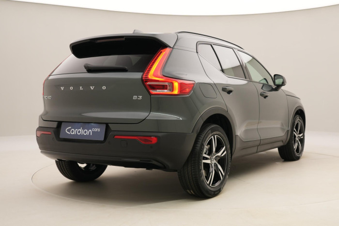 Volvo XC40 B3 AUT DARK PLUS na operativní leasing