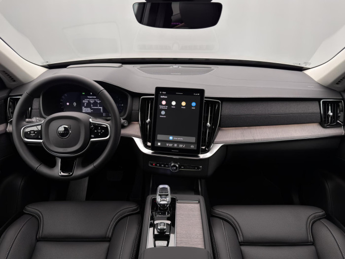 Volvo XC90 T8 AWD Plug-in DARK PLUS 7m na operativní leasing