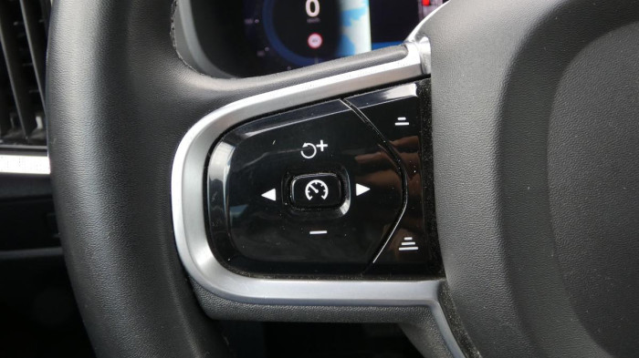 Volvo V90 B4 AWD Diesel Momentum na operativní leasing