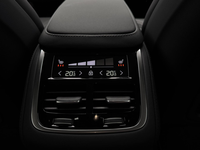 Volvo XC90 T8 AWD Plug-in DARK PLUS 7m na operativní leasing