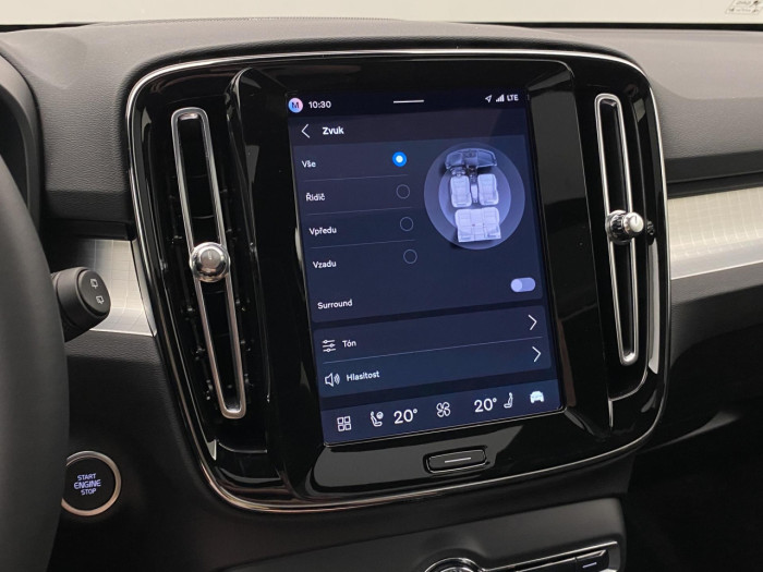 Volvo XC40 B3 AUT DARK PLUS na operativní leasing