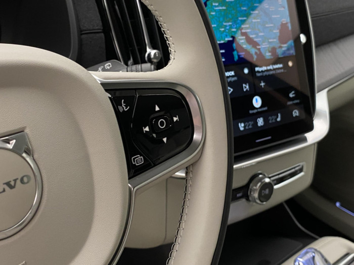 Volvo XC90 T8 AWD Plug-in BRIGHT PLUS 7m na operativní leasing