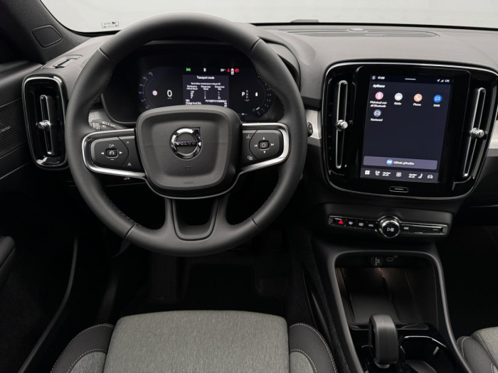 Volvo XC40 B3 AUT DARK PLUS na operativní leasing