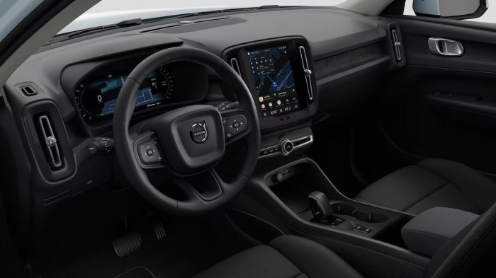 Volvo XC40 B3 AUT ESSENTIAL na operativní leasing