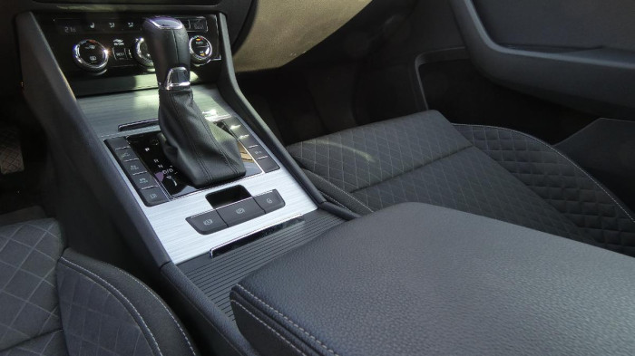 Škoda Superb 1.4 TSI iV Ambition DSG na operativní leasing