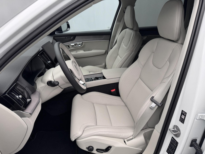 Volvo XC90 B5 AWD AUT DARK PLUS 7míst na operativní leasing