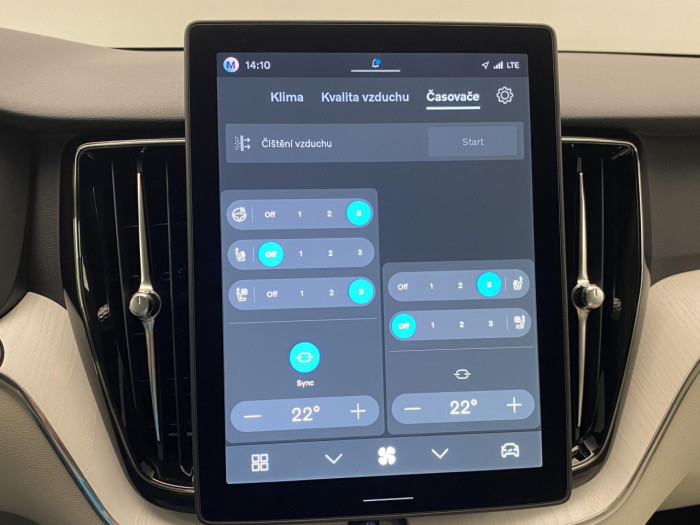Volvo XC60 B5 AWD AUT DARK PLUS na operativní leasing