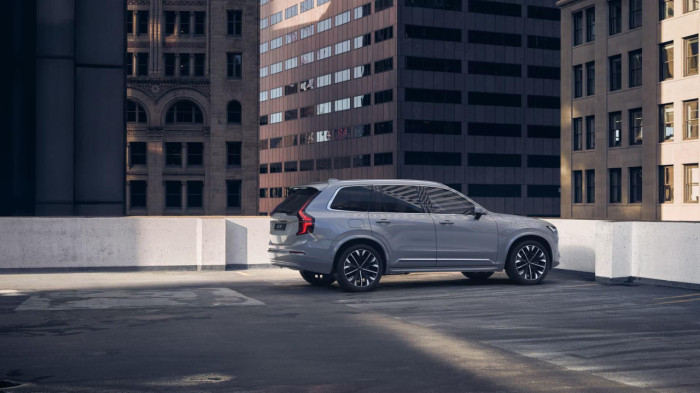 Volvo XC90 T8 AWD Plug-in BRIGHT PLUS 7m na operativní leasing