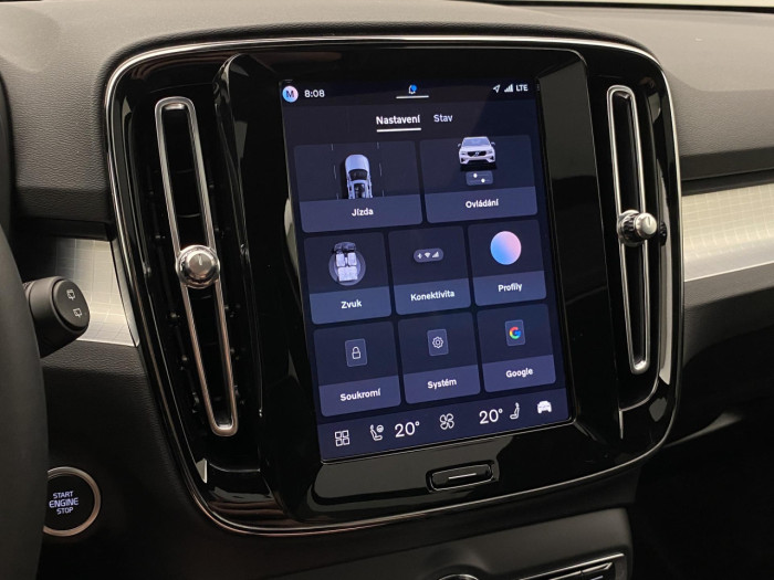 Volvo XC40 B3 AUT DARK PLUS na operativní leasing