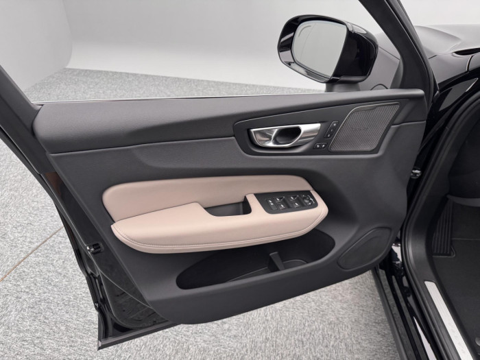 Volvo XC60 T6 AWD AUT BRIGHT PLUS na operativní leasing